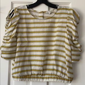 ☀️Cute and airy summery top!☀️